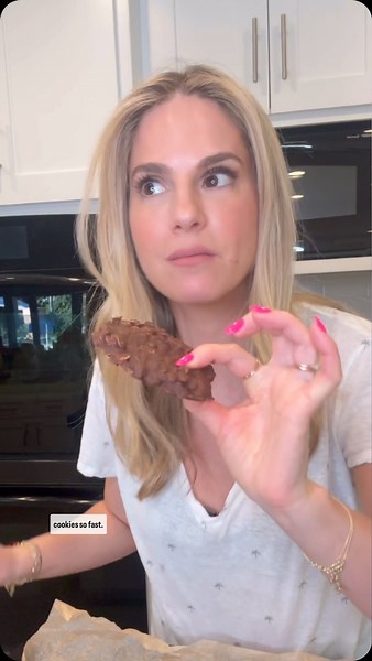 KELLY KRUGER BROOKS | Easiest 3 ingredient cookies you will ever make!! 🍪 1/2 cup chocolate chips melted with 1 tbsp coconut oil 2 tbsp almond or peanut... | Instagram