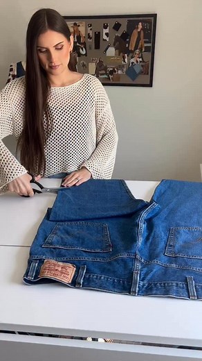 Upcycling Levi’s 569 Jeans into a Bucket Bag 🪣 All ASMR sewing, cutting, ripping, designing and creating something new from something old 💫 Transformando unos jeans 👖 Levi’s en una bolsa tipo ‘Bucket’ ♻️ pero súbele 🔊 para que disfrutes los sonidos del proceso 🎧🎼💭 Sewing Patterns & Step by Step / Encuentra los moldes y paso a paso en mi página luluisa.com ↗️ #costura #sewing #upcycle #diy #modacircular #upcycling #sustainablefashion #jeans | LuLuisa