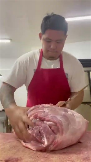 Butcher Skills Showcase – Pork Ham Leg Deboning