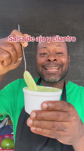 La Mejor Salsa de Ajo y Cilantro - Receta Casera Colombiana