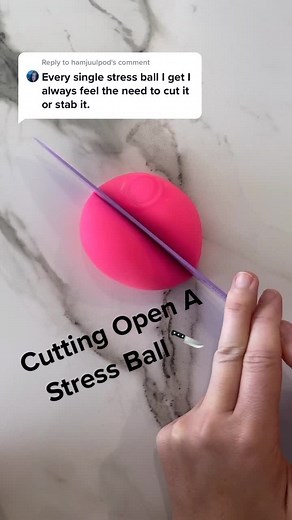 Reply to @hamjuulpod I’ll cut it for you.. 🔪☺️ Wait until the end to see what the inside looks/feels like! 🤤✨ #stressrelief #stressball #SummerDIY