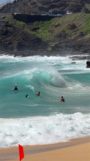 Sandy beach Oahu #waves