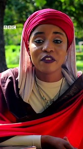 Alhan Islam shahararriyar mai waƙar baka ce, wadda ta ke da burin zama shahararriyar 'yar wasan ƙwallon ƙafa a duniya. | BBC Hausa