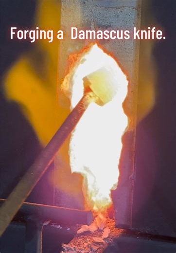 Crafting a Stunning Damascus Knife