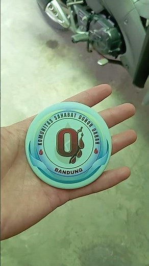 cetak pin ukuran 7,5 cm menggunakan mesin pres pin rakitan #cetakpin #machine #buttonpin