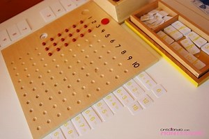 Multiplicando de forma manipulativa – Tablero de multiplicar Montessori, perlas, regletas… – Creciendo Con Montessori