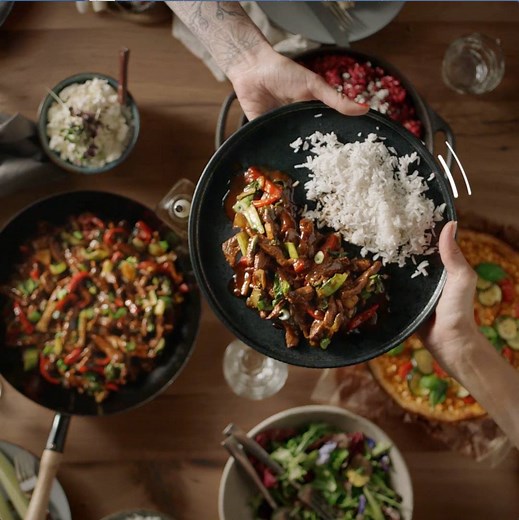 How-to: Pak Joy. 🙌 Mit deinen Händen machst du fühlbar mehr aus Pak Choi Beef Teriyaki.😋 👉Hier geht's zum Rezept: http://bit.ly/Pak-Choi-Beef-Teriyaki | MAGGI Kochstudio