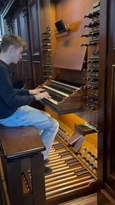 Playing Vivaldi on the beautiful Richard Fowkes Organ at St. George’s Hanover Square, London, and great to finally meet @richard__gowers! Follow for more! #organist #pipeorgan #french #classicalmusic #concertorganist #organmusic #musician #subscribe #organtok #orgel | Jan Liebermann