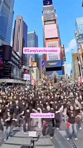 Army’s organised a flash mob of bts songs .. how cool right 💜 #nyc #bts #btscomeback