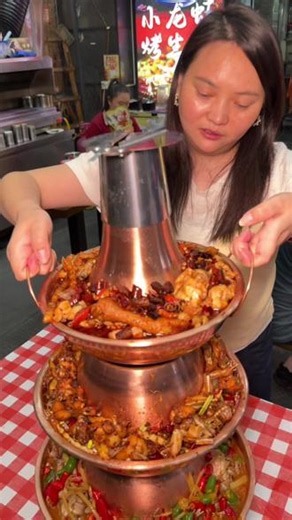 深夜慎点！这锅香辣牛蛙直接馋哭隔壁小孩！蛙肉滑嫩Q弹，红油麻辣够劲，越吃越上头！#香辣牛蛙 #武汉探店 #团购优惠 #美食种草#香喷喷的蛙肉