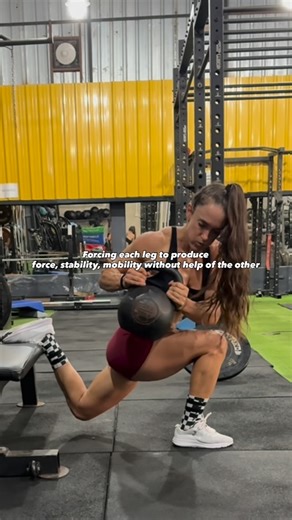 Nathalie Bruynooghe | Athletic performance coach on Instagram: "11 best single leg exercises to move like an athlete Single leg work is not optional if you care about performance and longevity. It forces you to: - produce force per leg instead of hiding behind the stronger side - stabilize the pelvis under load (the missing piece in most athletes) - build strength that carries over to sprinting, grappling, kicking, takedowns,... You don’t get this from leg press or barbell squats alone. Same ath