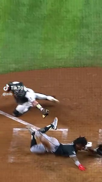 Luisangel Acuña with the nice move to avoid the tag 🤩 #mlb #baseball #wow #chicago @Chicago White Sox