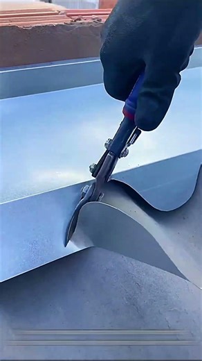 Roof Structure Engineering: Zinc Flashing Installation Without Mold Mall