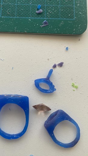 Three designs, one gemstone… I need to stop making more options, it makes it harder to decide! Do you have a preference? Let me know in the comments or vote in the poll which you would choose! I’m thinking it will be cast in 9ct yellow gold 😈 | The Delicate Gypsy Jewels