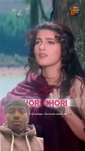 本利用压电瓷砖将脚步转化为电能 _这些瓷砖捕捉来自你脚步的动能_ 当你行走时_你的重量和动作会对瓷砖产生 #Listenit