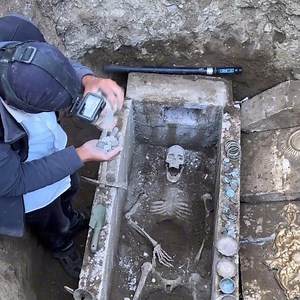 2.7M views · 34K reactions | We found a gold-embroidered sarcophagus filled with treasure | ATA OSMAN | Facebook