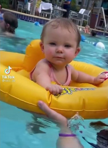 Baby shoulder dance (Tiktok) by @lacc_32