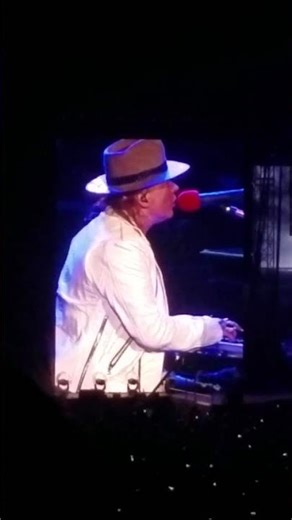 Axl Rose's piano breaks during November Rain