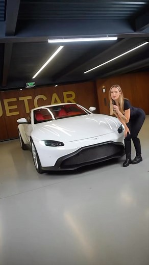 🤣🤣😳 . . @butterworthdasyrup Chinook for the win. Did you know you can learn how to fly and or work on these part time in the Army National Guard? Head over to nationalguard.com for more info and to find a recruiter near you! #boeing #chinook #aviation #armynationalguard #nationalguard #army #ch47 #pilot #mechanic #jobs | Combat Learjet