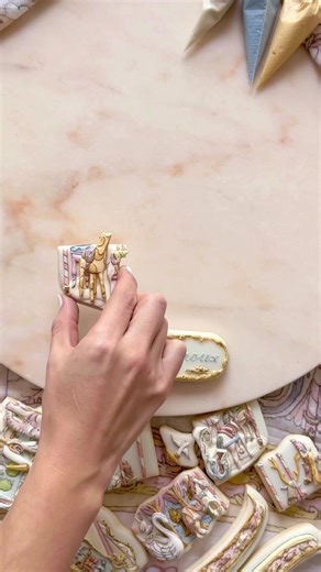 Discover the celebrated French lifestyle brand offering clothing, bedding, accessories, wall décor, and collectible gift boxes. | Atelier Choux Paris