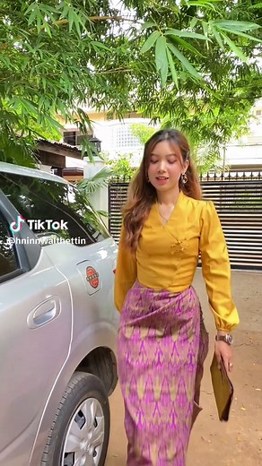 💛#CapCut #fypシ゚ #foryou #hninnwalthettin #myanmartiktok🇲🇲🇲🇲 #myanmargirl #myanmartraditionaldress #မြင်ပါများပီးချစ်ကျွမ်းဝင်အောင်လို့🤒🖤 #ရောက်ချင်တဲ့နေရာရောက်👌 #ရေစကြိုသူ