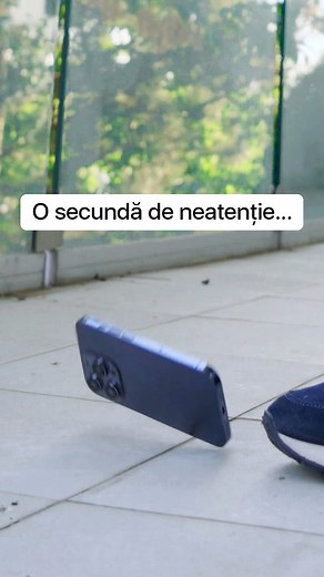 Într-o secundă de neatenţie se pot întâmpla multe. Iar de când camerele dispozitivelor mobile sunt tot mai expuse, se pot întâmpla şi mai multe. Deci, pe lângă o husă de protecţie şi o folie pentru ecran, este nevoie şi de folii pentru camerele foto. Foliile din sticlă tratată chimic, Tempered Glass de la Vetter oferă cea mai bună protecție împotriva șocurilor şi zgârieturilor (și a prafului), fără să afecteze culorile si luminozitatea. Iar rama din jurul geamurilor individuale este din aluminiu