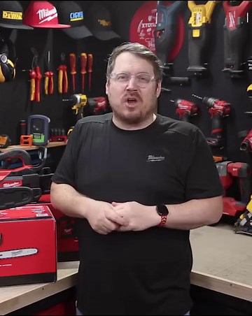 In store now, and optimised for aerial tree removal and pruning, the M18 FUEL™ Top Handle Chainsaws provide arborists and installed users with 1.8 kW of peak power, becoming a true replacement for 35cc Top Handle chainsaws. Available now in both 12" (305 mm) M18FTCHS12 & 14" (356 mm) M18FTCHS14 as bare tools and in combo kits #welovetools #teamsydneytools #milwaukee | Sydney Tools