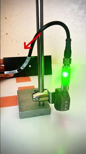 Detecting a Hole ft. Banner Engineering Q4X Laser Measurement Sensor Using Background Suppression