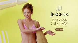 Jergens Natural Glow Instant Sun Body Mousse, Self Tanner for Light Bronze Tan, Sunless Tanning Body Bronzer for Natural Looking Color Instantly, 6 Oz