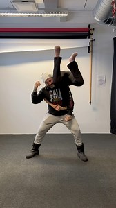 Toiveisiinne on vastattu! Tässä vuoden eka jumppa ja sehän meni just eikä melkein! 😂 Pitäisköhän lisätä vaikeustasoa kun nää alkaa sujua? 😂 t. Suvi ja Esko #challenge #jumppavideo #acrobaticschallenge #eskojasuvi | Radio Novan Iltapäivä