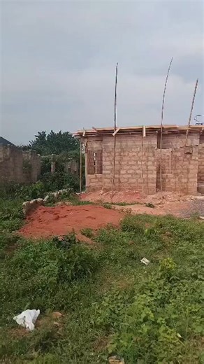Uncompleted 3 bedroom bungalow @ Amagba off I O farm road ,Amegbe street Benin city, it can also be accessed through Aruogba, close to MAIA hotel. All rooms are masters with a visitor toilet, parafet roofing on a 50ft by 100ft plot of land. Price 17m (NET) | Osahon Okoro-Obaraye