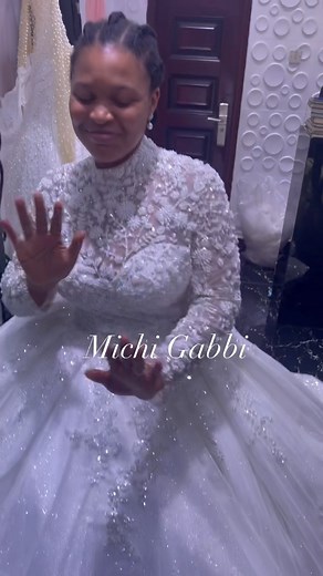 🌸Meet Bride Chiamaka🌸 This beautiful damsel walked into our store for the first time on Valentine’s Day 2023 She got married to more or less my family and I knew that everyone in the family wanted her to look glam, chiamaka is very conservative so everyone wanted to be sure she gets a glam dress even though they know I won’t disappoint, at her bridal consultation I remember saying to her, forget about everyone’s expectations, tell me exactly how you have envisioned yourself on your wedding day