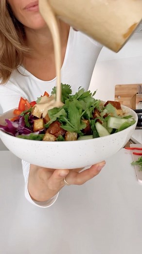 Alexandra Andersson on Instagram: "Long time favorite buddha bowl! The peanut dressing is everything.. you need to try it 🤤 Here’s the dressing recipe for 2 servings: - 3 tbsp peanut butter, unsweetened - 1 tbsp lime juice - 1/2 tbsp maple syrup - 1/2 tbsp tamari sauce - Water to thin Just combine everything in a small bow or jar and then add a little water at the time until you reach a nice runny consistency! This ‘Gado Inspired Bowl’ is in my app (link in bio @fivesechealth ). It simply is ba