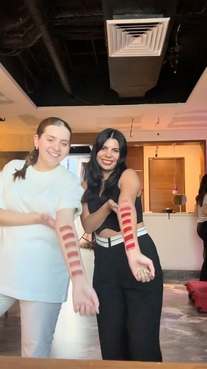 3.6K views · 12 reactions | ¿Cómo es una photoshoot en Renatta? Acompaña a nuestro equipo de Marketing a tomar unas fotitos ♥️#renattacosmetics #bts #photoshoot #sinless #lovestory #lookglam #makeupreel #makeupartist #cosmeticos #cosmetics #maquillaje #makeup #belleza #beauty #puertovallarta #nuevoleon #tamaulipas #coahuila #paseogomezpalacio #puebla #méxico #foundation | Renatta Cosmetics | Facebook