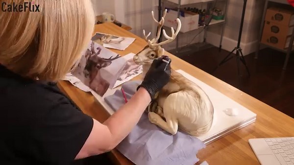 With the wonderful Emma Jayne Cake Design back filming at CakeFlix I thought we could have a look back at one of her last tutorials at CakeFlix........!!! | CakeFlix