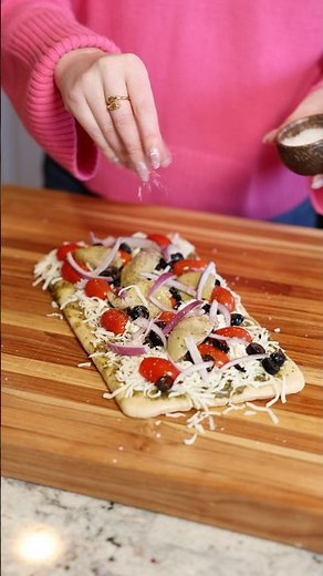 Mediterranean Flatbread Pizza Recipe #easyrecipe #easydinner #flatbreadpizza