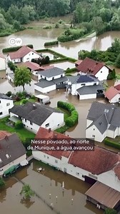 As autoridades dizem que o enorme volume de chuvas dos últimos dias pressionou barragens de rios, que se romperam ou estão no limite. | DW Brasil