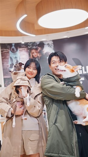 【AIGLE 全新旗艦店開幕活動 ✨】 AIGLE 沙田新城市廣場旗艦店開幕活動圓滿舉行，活動特別邀請實力派演員 Will Or 柯煒林 與樂壇新星暨演員 Amy Lo 盧慧敏 親臨現場，共同探索全新旗艦店與秋冬系列。 🧥 Will 當日以 #RainPackWarm 外套和 #SKI系列 的羽絨外套造型亮相，展現品牌兼具時尚與機能的風格。Amy 則身穿法式經典 MTD 防水乾濕褸，搭配法國製 COTTAGE 高筒天然橡膠靴，演繹法式優雅與冬日風格。Will 與 Amy 當日更與狗狗互動玩樂，造型與寵物互相呼應🐾！ 同場更有多位時尚 KOL 與狗狗到場，一同探索新店、分享精彩時刻，讓現場氛圍更添歡樂，與我們共同見證 AIGLE 全新旗艦店！ 查看更多 → bit.ly/3LH2lR4 【AIGLE Flagship Store Grand Opening ✨】 Our new flagship store at New Town Plaza, Sha Tin, opened with great success! 🎉 Special guests #WillOr and #Amy