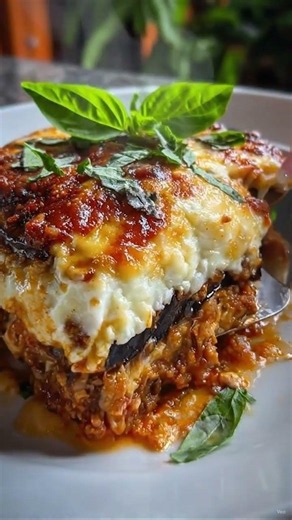 🍆 Cheesy Eggplant Lasagna – layers of tender roasted eggplant, rich