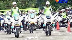 Saat Polisi Beraksi dengan Motor Gede
