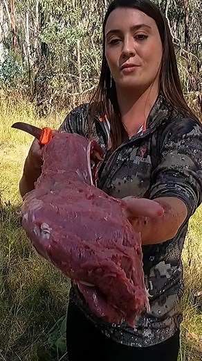 How to hunt and cook wild game for the ultimate food experience 🦌🔥Hunting for your own meat is an age-old tradition that has been around for thousands of years. But for many people today, it's become a lost art. In this short video, we'll be exploring the journey from the field to the fork, as we hunt and cook our own wild game.Hunting and cooking your own meat isn't just about the taste, it's about the connection to the land, the respect for the animal, and the satisfaction of knowing where y