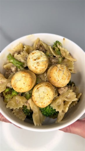 Yummy broccoli Alfredo pasta with garlic @Brazi Bites 😋 #pasta #mealideas #easydinner #easydinnerideas