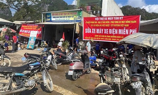 Volunteer mechanics revive damaged motorbikes for flood-hit residents in central Vietnam