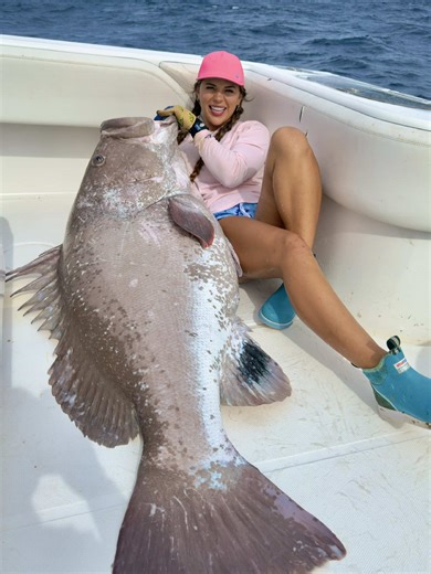 When you think catching a Warsaw is the hard part but then you have to lift it into the boat 😫😂 #bigfish #crazy #fishing #grouper #keywest