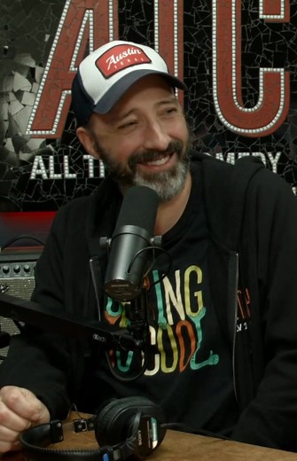 Tony Hale sings 4 u #veep #secondincommand #tonyhale #julialouisdreyfus