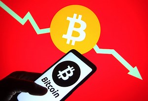 Bitcoin struggles for momentum as crypto starts week in the red