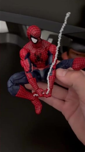 Maximum spiderman posing #spiderman #marvellegends #spiderverse #mafex #actionfigure #marvelfigures
