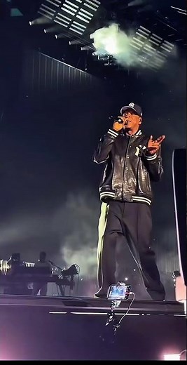 Jay Z Performing “Can’t Knock The Hustle” LIVE At Yankee Stadium!