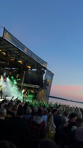 ☀️TB kesään: Kurkistus lavan taakse juuri hetki ennen keikkaa💥 🎥: @tamminenphotography 🧑‍💻: @somegimma #yöyhtye #behindthescenes #festival #suomirock #livemusiikki | Yö-yhtye Official