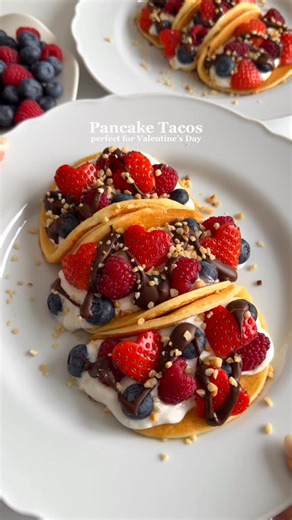 Selma | easy healthy recipes on Instagram: "A fun breakfast idea for Valentine’s Day: Pancake Tacos🩷 These are so delicious and easy to make!😍 I used gluten-free flour in these, but if you aren’t coeliac/intolerant to gluten/IBS sufferer, you can of course use wheat flour in these. Gluten-free flour blends tend to absorb a bit more liquid than regular flour, so you might need to add a little more flour. • Ingredients for 2 servings: 2 eggs 1/2 cup Greek yogurt (120 ml / 125 g) 1 - 2 teaspoons 